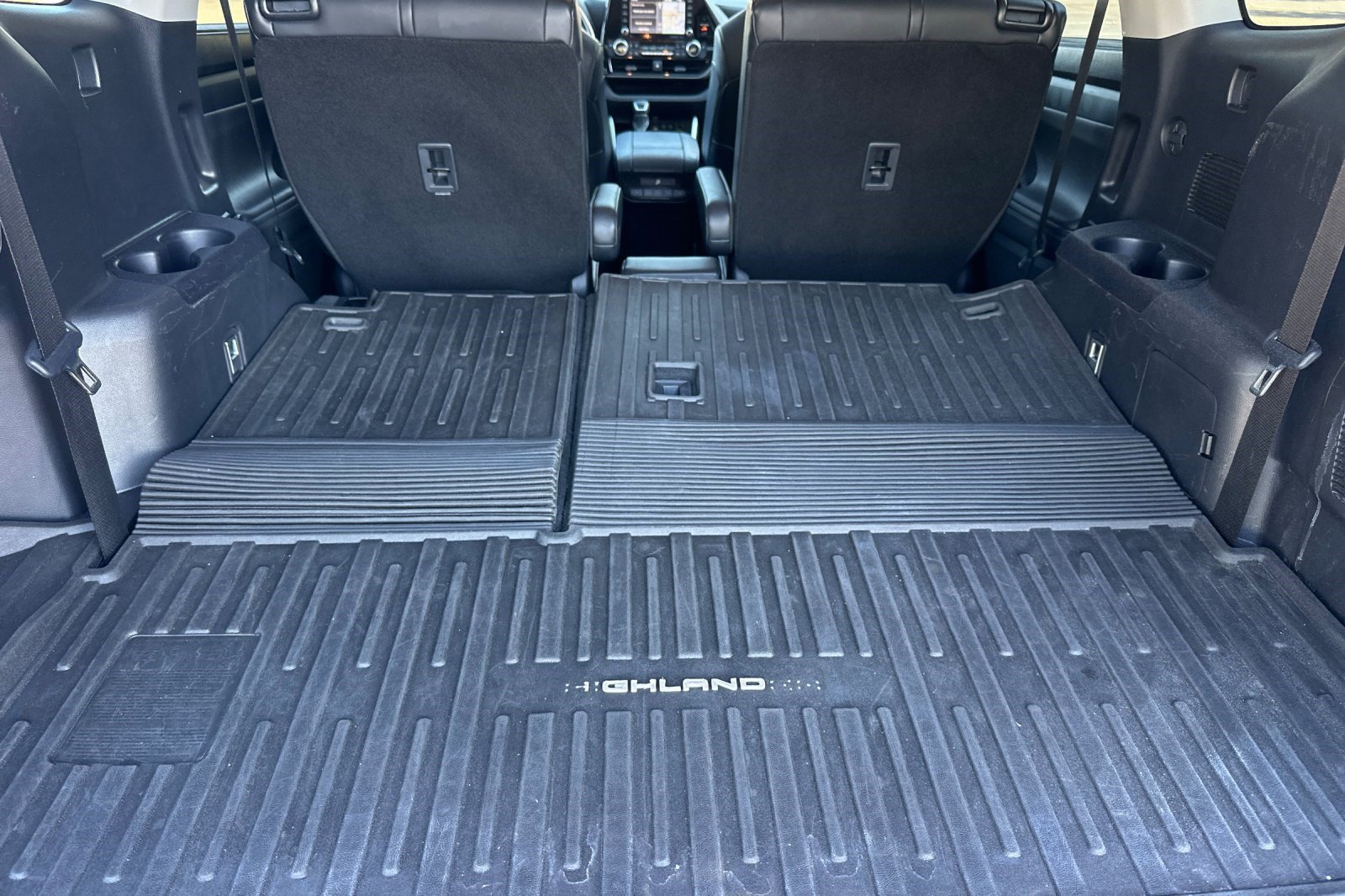 Used 2020 Toyota Highlander XLE AWD/4WD image 19