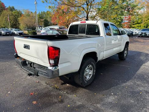 Used 2022 Toyota Tacoma SR5 RWD image 5