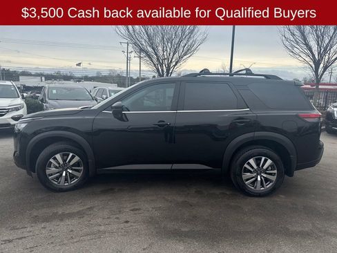 New 2026 Nissan Pathfinder SL image 4