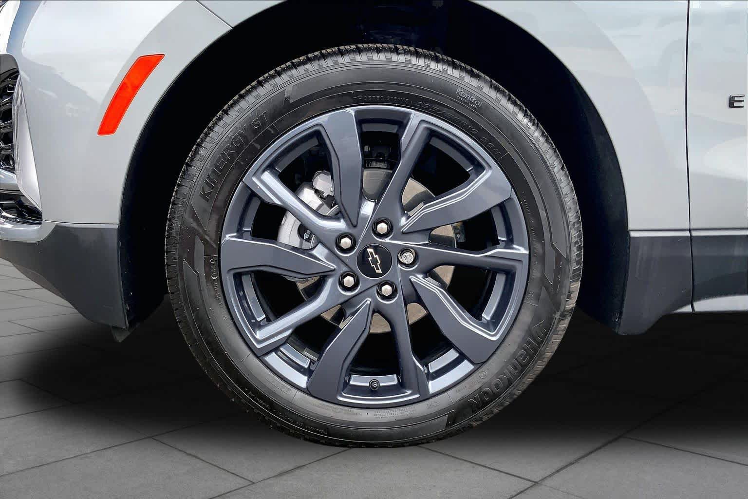 Certified 2024 Chevrolet Equinox RS FWD image 10