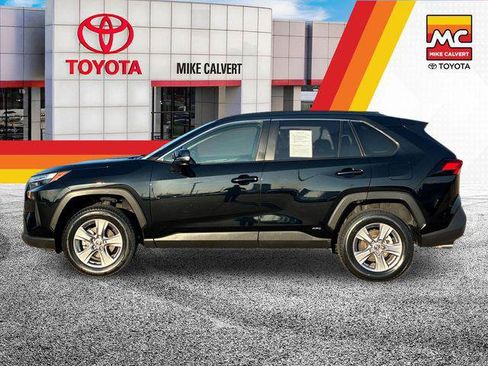 Certified 2025 Toyota RAV4 LE AWD/4WD image 2