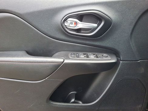 Used 2022 Jeep Cherokee Trailhawk image 13