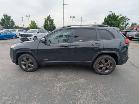 Used 2017 Jeep Cherokee Latitude w/ Comfort/Convenience Group AWD/4WD image 9