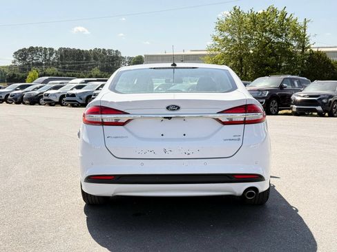 Used 2018 Ford Fusion SE w/ Equipment Group 602A FWD image 7