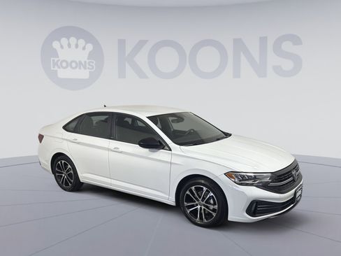 Used 2023 Volkswagen Jetta Sport image 10