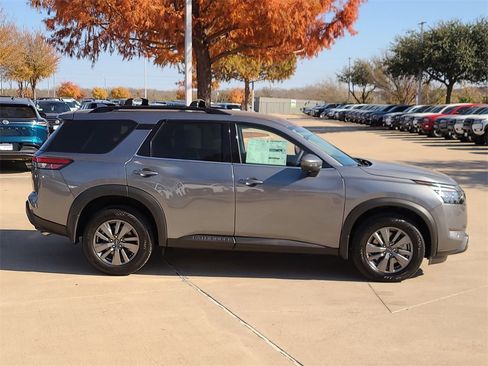 New 2025 Nissan Pathfinder SV image 4