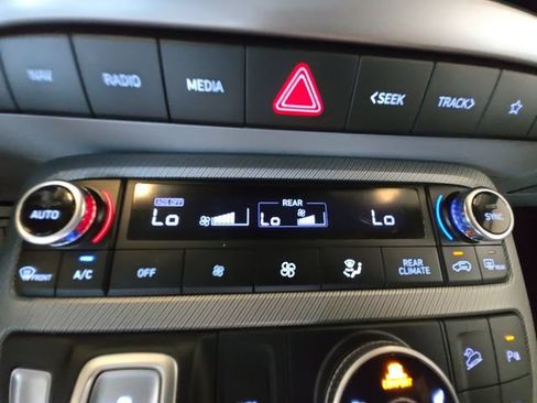 Certified 2024 Hyundai Palisade SEL AWD/4WD image 17