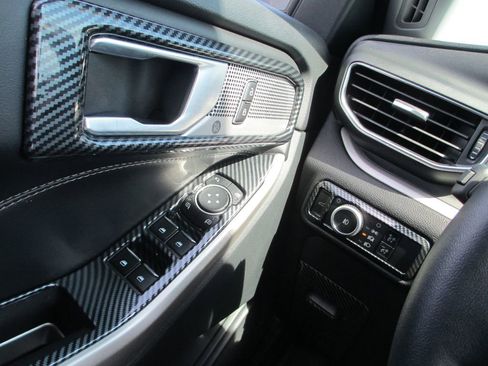 Used 2023 Ford Explorer XLT w/ Equipment Group 202A image 27