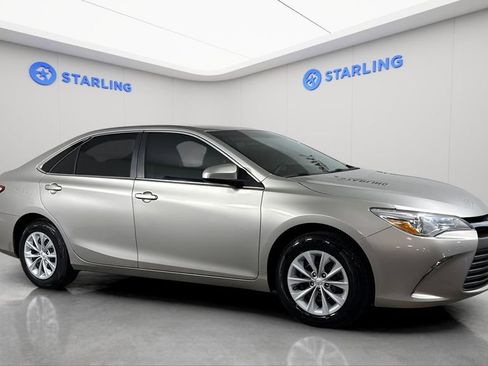 Used 2017 Toyota Camry XLE image 12