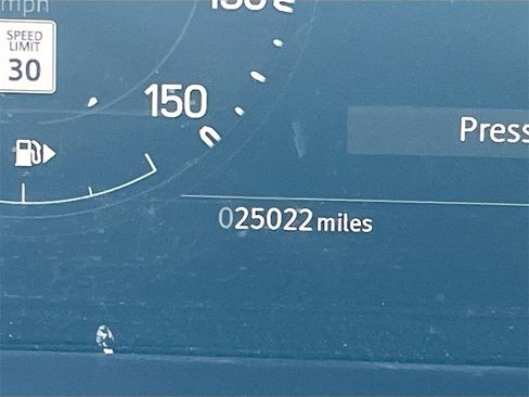 Used 2023 Land Rover Defender 130 SE image 12