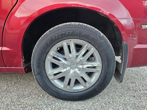 Used 2010 Chrysler Town & Country Limited image 12