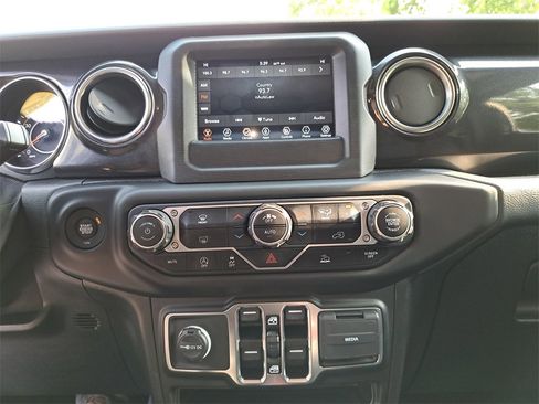 Used 2021 Jeep Wrangler Unlimited Sahara image 20