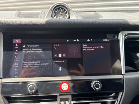 Certified 2025 Porsche Macan image 21