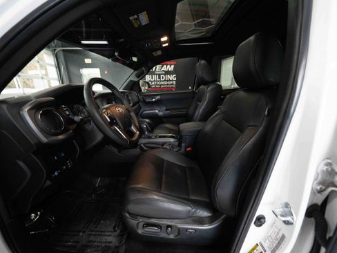 Certified 2023 Toyota Tacoma TRD Off-Road w/ TRD Premium Off Road Package image 9