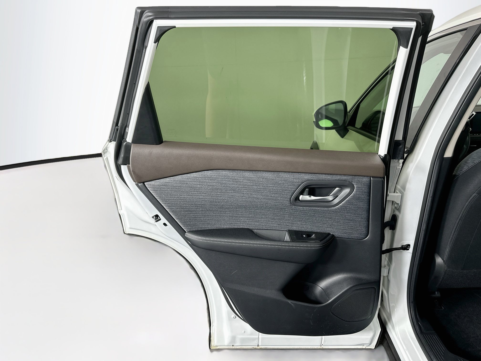 Used 2023 Nissan Rogue SV FWD image 25
