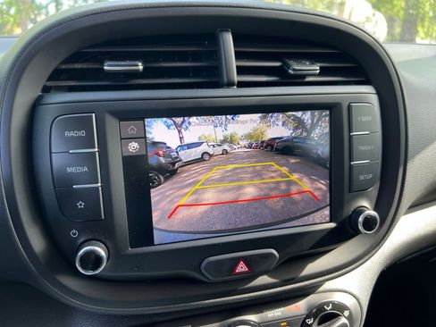 Used 2025 Kia Soul LX w/ LX Technology Package image 22