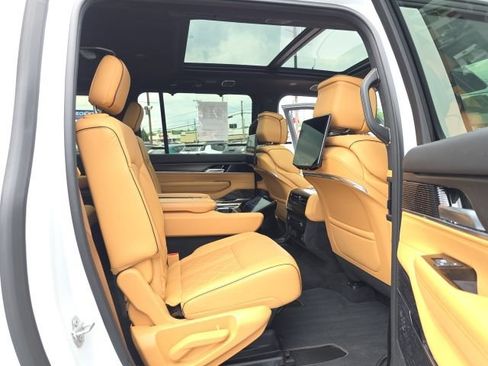 Used 2025 Jeep Grand Wagoneer L Series III w/ Rear Seat Video Group 1 AWD/4WD image 55