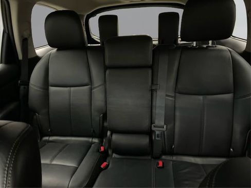 Used 2014 Nissan Pathfinder SL FWD image 19