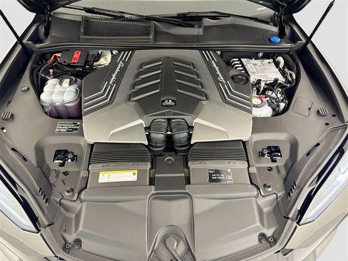 Used 2025 Lamborghini Urus SE image 34