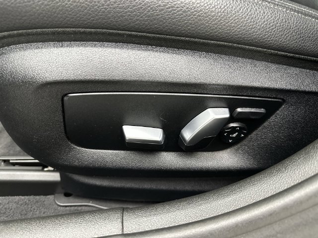 Used 2019 BMW 530i xDrive AWD/4WD image 12