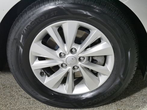 Used 2017 Kia Sedona L image 15