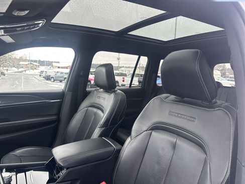 Used 2022 Jeep Grand Cherokee Overland image 6