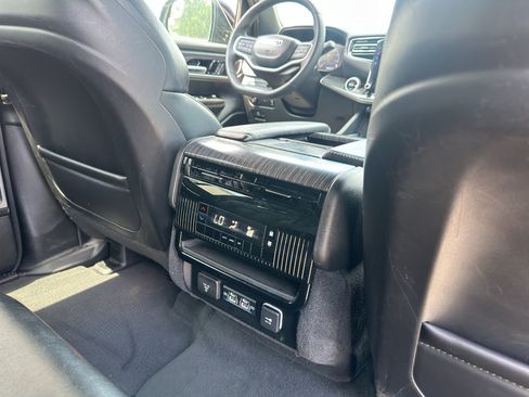 Used 2024 Jeep Wagoneer Series II w/ Flexible Seating Group RWD image 16