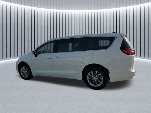 New 2026 Chrysler Pacifica Limited w/ Uconnect Theater Family Group image 12