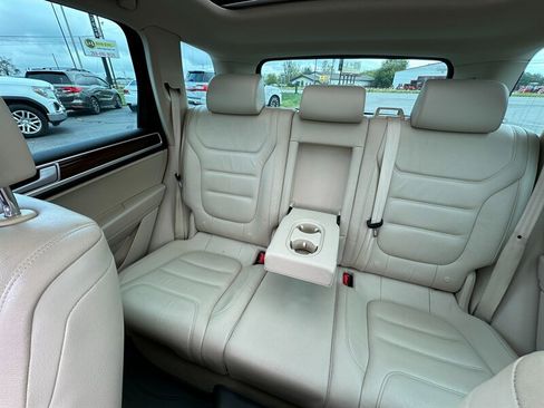 Used 2015 Volkswagen Touareg Sport image 38