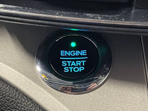 Used 2021 Ford Explorer XLT w/ Equipment Group 202A AWD/4WD image 33