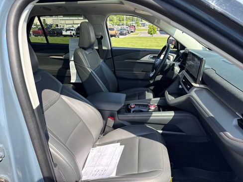 Used 2025 Ford Explorer Active w/ Active Comfort Package AWD/4WD image 13