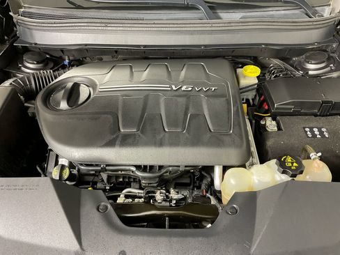 Used 2019 Jeep Cherokee Limited w/ Technology Group image 25