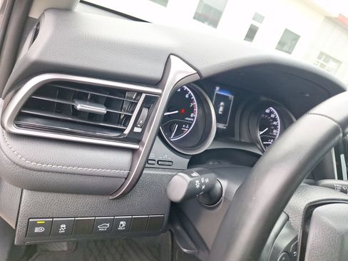 Used 2023 Toyota Camry SE image 17