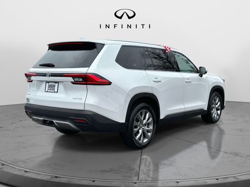 Used 2024 Toyota Grand Highlander AWD image 4