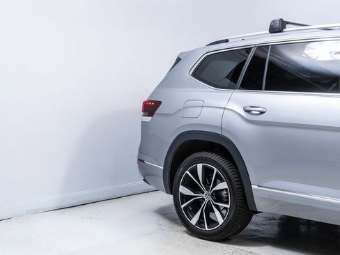 Used 2024 Volkswagen Atlas SEL Premium R-Line image 11