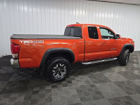 Used 2017 Toyota Tacoma TRD Off-Road w/ Tow Package AWD/4WD image 3