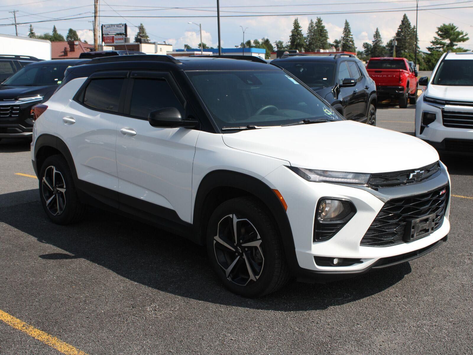 Used 2023 Chevrolet TrailBlazer RS w/ Sun and Liftgate Package AWD/4WD image 3