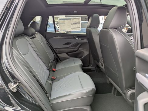 New 2026 Volkswagen Tiguan SE R-Line AWD/4WD image 32