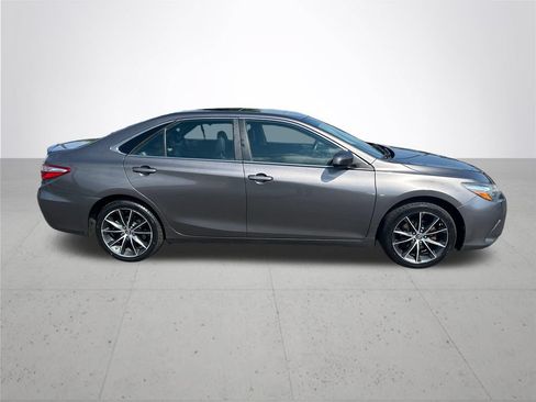 Used 2017 Toyota Camry XSE w/ Moonroof Package FWD image 6