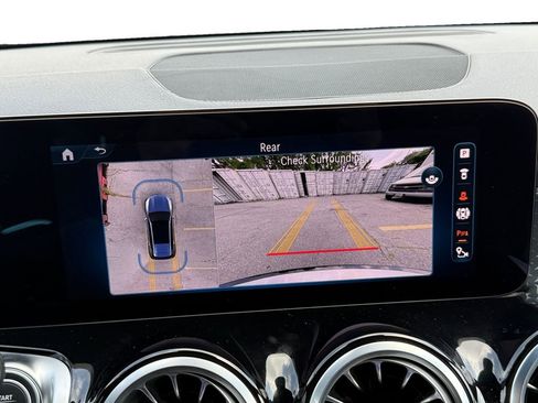 Used 2025 Mercedes-Benz GLB 35 AMG 4MATIC image 15