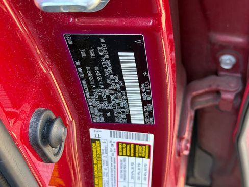 Used 2021 Toyota Highlander XLE AWD/4WD image 25