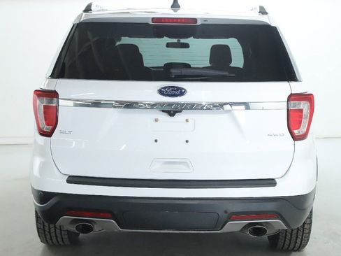 Used 2018 Ford Explorer XLT image 43