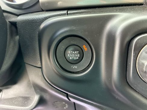 Used 2020 Jeep Wrangler Unlimited Sahara image 16