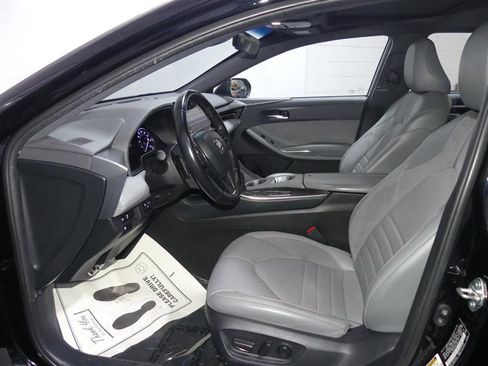 Used 2019 Toyota Avalon XSE image 21