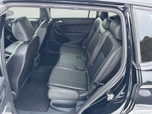 Used 2024 Volkswagen Tiguan SE R-Line image 28