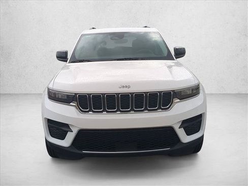 Used 2023 Jeep Grand Cherokee Laredo RWD image 2