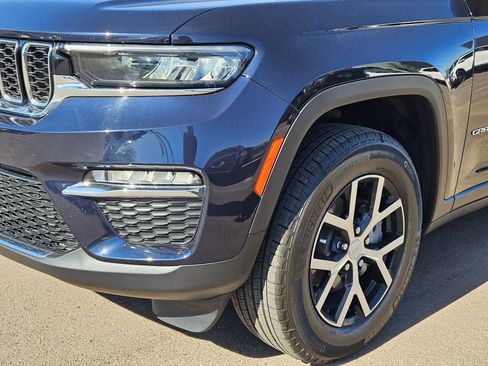 Used 2024 Jeep Grand Cherokee Limited RWD image 11