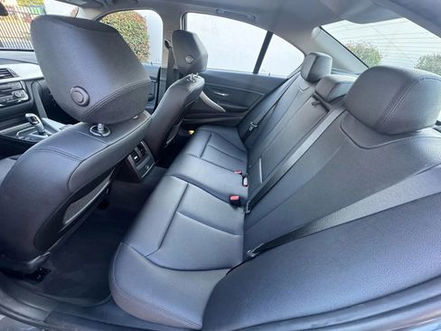 Used 2018 BMW 320i xDrive Sedan w/ Premium Package image 17