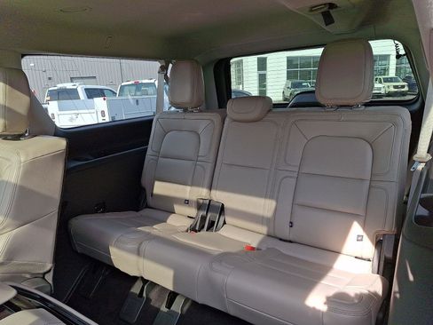 Used 2023 Lincoln Navigator L Reserve image 11