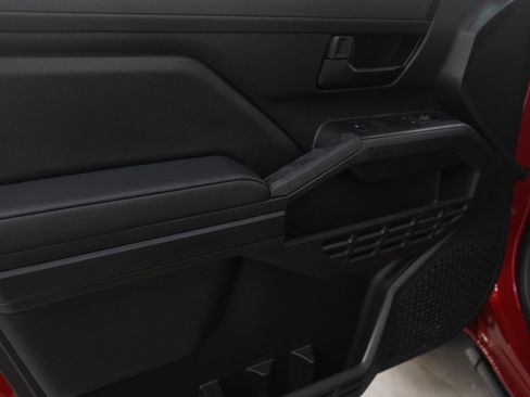 Used 2025 Toyota Tacoma SR image 22